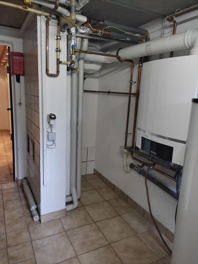 Ein schönes Zuhause in Südhanglage. – Heizung Hauswirtschaftsraum