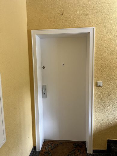 Top renovated 2-room apartment with balcony, car parking space - ready to move in immediately – Foto 2