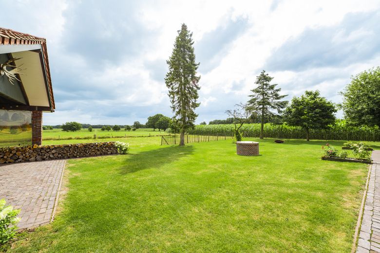Exklusives Landhaus Resthof in Alleinlage  kernsaniert, mit Weitblick über Wiesen – Foto 2