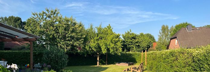 Garten mit Anbau