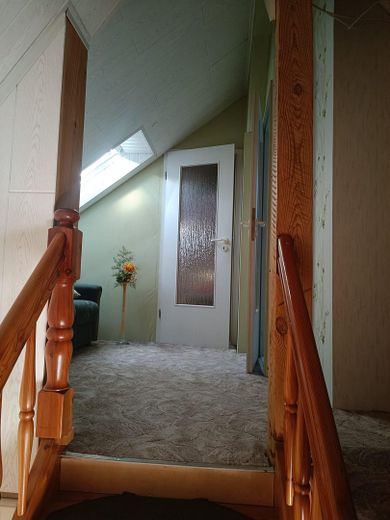 Viel Platz in Güstrow 190 m², großes Grundstück, Pool & Werkstatt – Flur DG