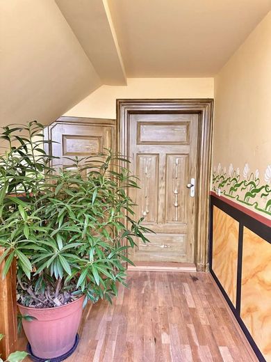 Eingang zur Wohnung mit Abstellkammer