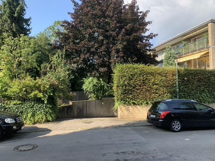 Exklusive, vollständig renovierte 1-Zimmer-Wohnung mit Einbauküche in Düsseldorf – Haus Seitenansicht2