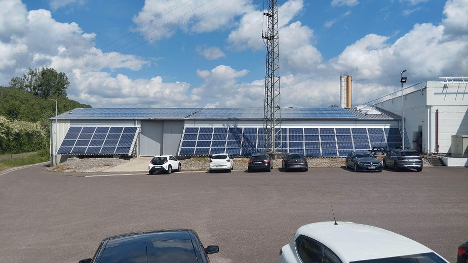 Capannone di stoccaggio e produzione di 1000m² nella zona industriale, 2,75 €/m² vicino a Saarbrücken (uffici opzionali) – Halle 2 - Außenansicht
