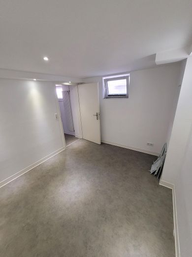 Moderno piso de 4 habitaciones (planta baja/sótano) con garaje propio en BS-Broitzem – Wohnen 2