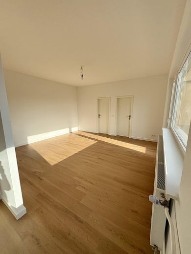 Erstbezug nach Sanierung – Moderne 2-Zimmer-Wohnung nahe Kurfürstendamm – Wohnzimmer