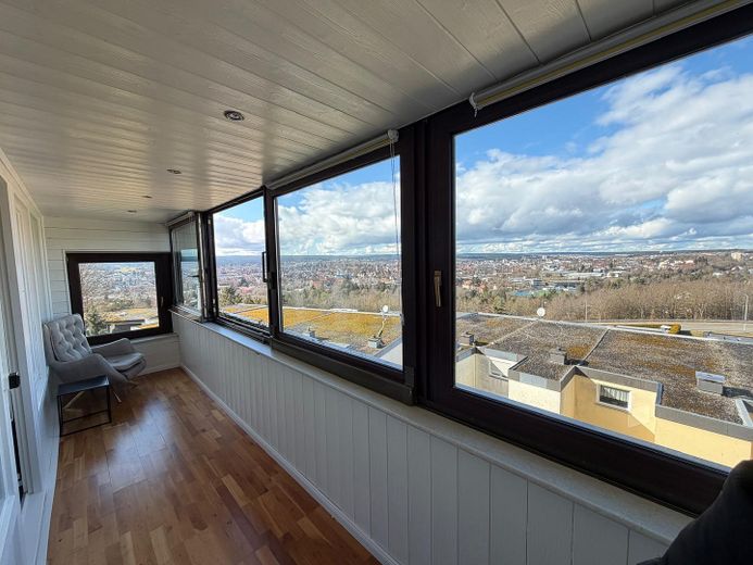 Attraktive Kapitalanlage - sofort vermietbare 1-Zi-Whg mit modernisiertem Bad, Panoramablick – Foto 4