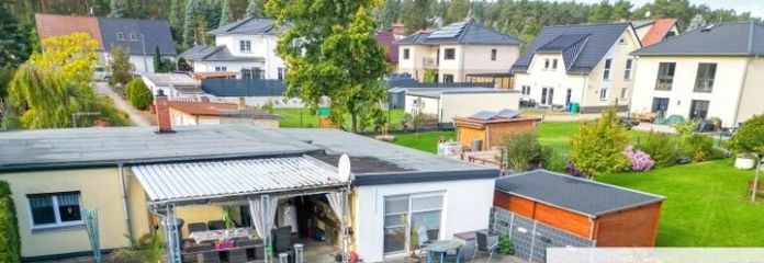 IMMOBERLIN.DE - Sympathischer Bungalow mit Garage & großem Sonnengarten in familienfreundlicher Lage