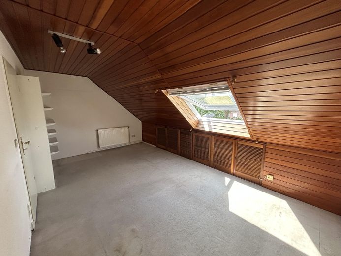 Commission-free terraced house living area 150sqm plot 230sqm Kattenesch – Dachboden Wohnraum
