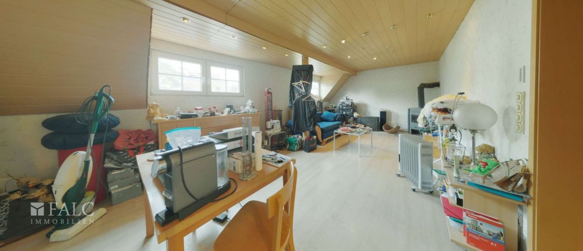 Sanierungsobjekt mit Charme - Großes Grundstück, Ausbaureserve &amp; Top-Lage – Kinderzimmer OG