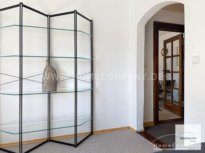 Appartement de 3 pièces lumineux et agréablement meublé avec terrasse sur le toit – 4abb5a4ce1714b40e23334f3fd061ac59529fc09.jpg