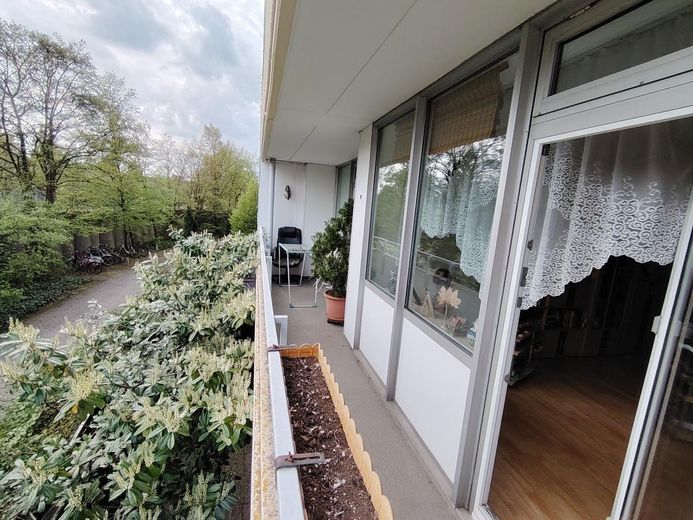 Kapitalanlage: gepflegte 2-Zi-WHG, gut vermietet im 1. OG – Südbalkon über zwei Zimmer