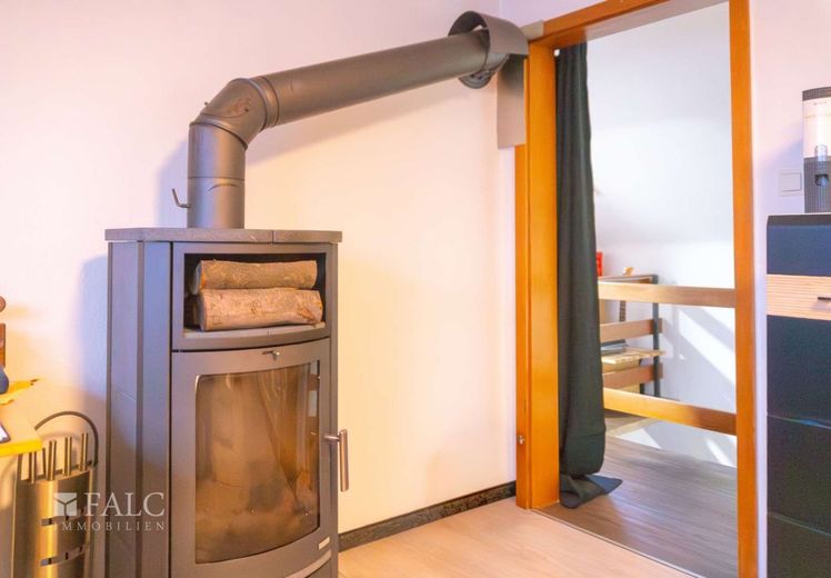 Charmantes Ein- bis Zweifamilienhaus mit Garage! – Kamin