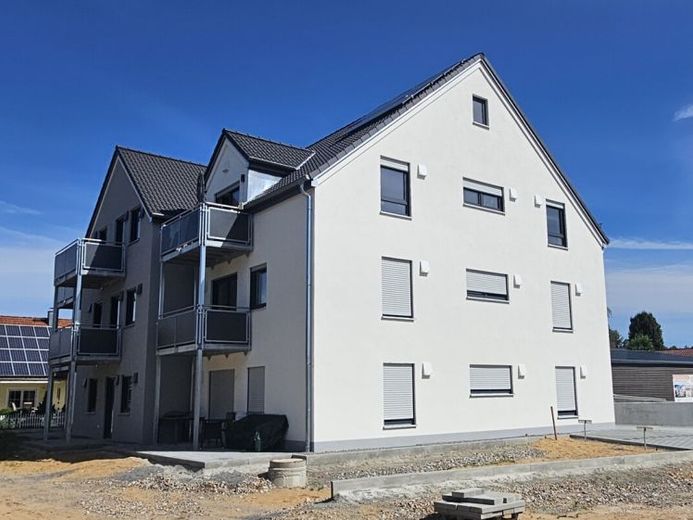 Splendido appartamento all’ultimo piano – dotazioni eccellenti: 3 locali, ampio bagno, ripostiglio, balcone esposto a OVEST, ampia cantina e 2 posti auto. – Foto 1