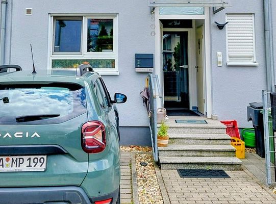 Casa a schiera centrale modernizzata con giardino, sauna e impianto fotovoltaico