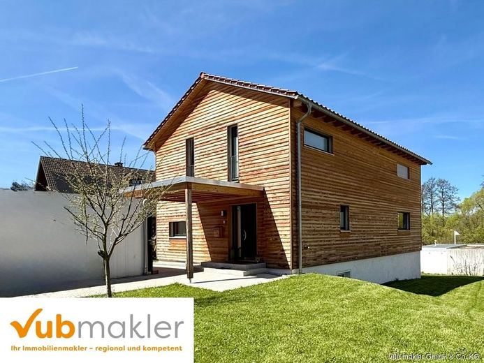 Exklusives, neuwertiges Einfamilienhaus in Hof mit  Südwest-Terrasse, Garagenanlage und Sauna – VUB2352-1