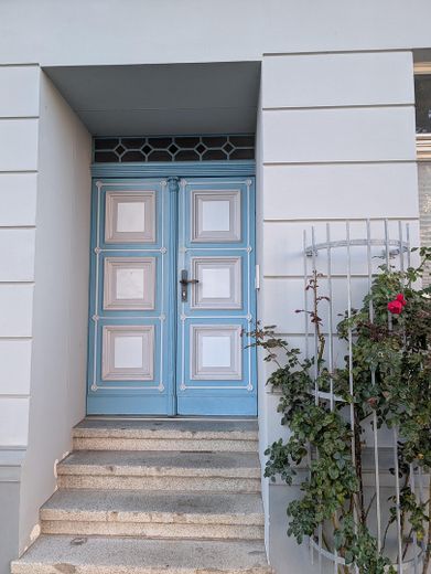 شقة جذابة من غرفتين بتقسيم مثالي – جاهزة للسكن للبيع – Haustür Haupthaus