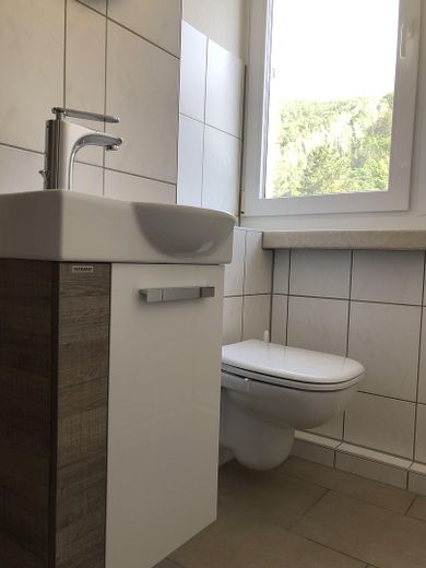 Verfügbarkeit ab 15.09.2026 – Charmante, teilmöblierte 2-Zimmer-Wohnung mit Westbalkon – Bad