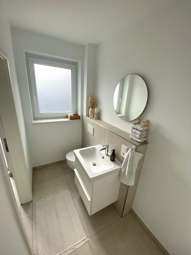 Modernes Neubau-Reihenendhaus - Ideal für Familien – Gästebad