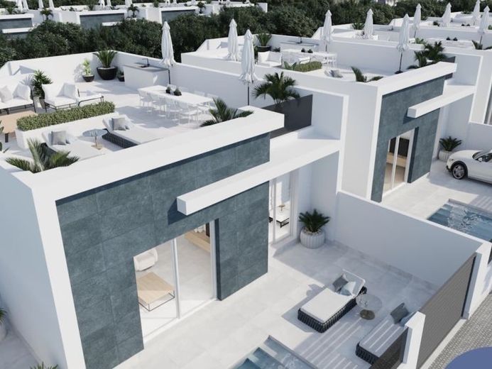 Wunderschöne Villen mit 3 Schlafzimmern, 2 Bädern, Dachterrasse und Privatpool – Foto 1