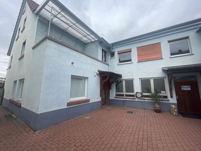 Zweifamilienhaus mit Gewerbe und viel Potenzial in Kleinwallstadt – Vorderhaus mit Nebengebäude