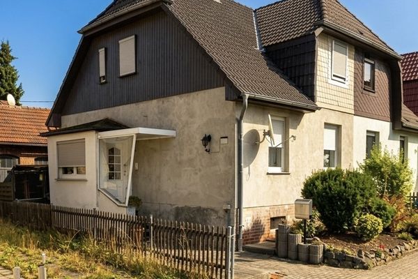 Dorndorf, Doppelhaushälfte + Nebengeb.