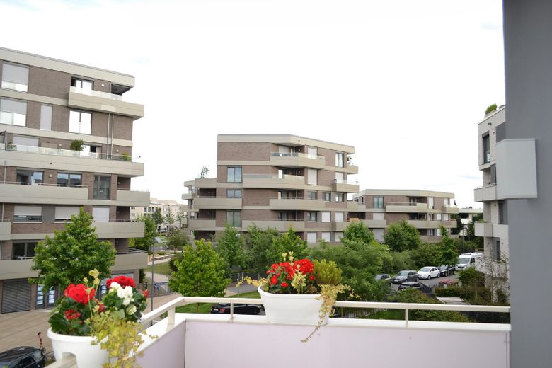 Beautiful 3-room apartment with a park view and plenty of sunlight in Riedberg, Frankfurt am Main – Balkon