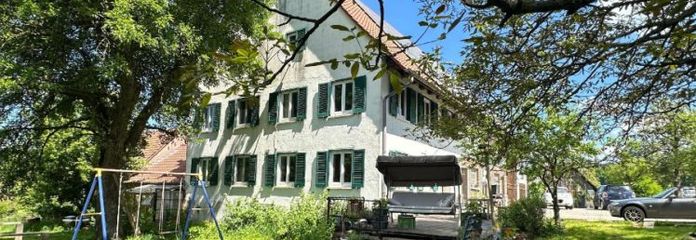 Bauernhaus mit Scheune, Nebengebäuden und viel Land zu verkaufen!
