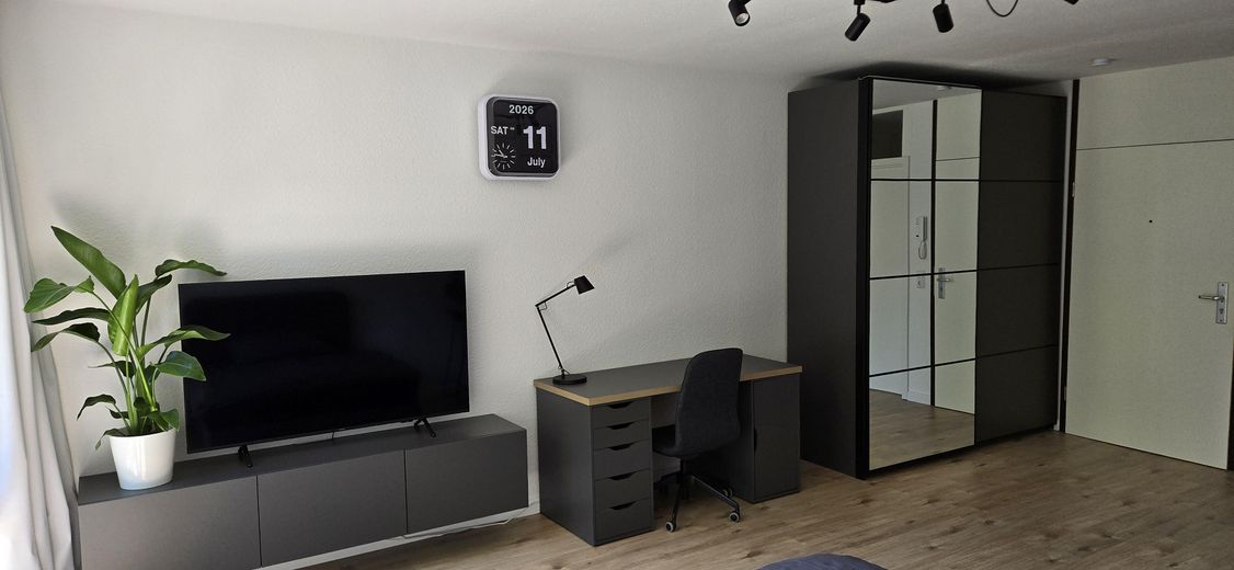 Modernisiertes 1-Zimmer-Apartment in Köln-Junkersdorf, SpoHo-nah – Wohnzimmer