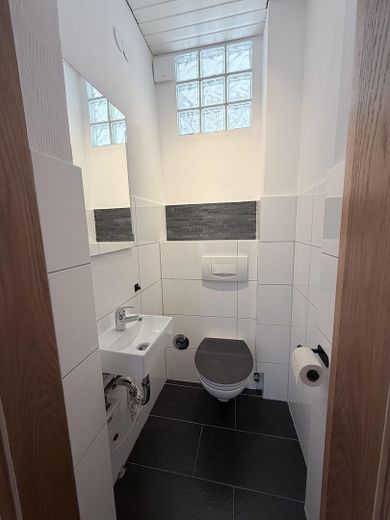 Großzügige Wohnung in stilvoller Altbauwohnung mit Balkon & Garten – Foto 8