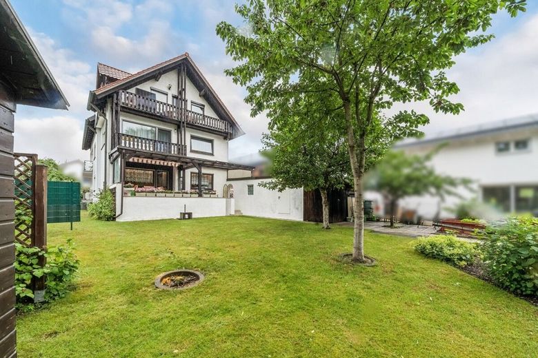 Viel Platz, viele Möglichkeiten: Gepflegtes Mehrfamilienhaus mit vier Wohneinheiten – Bild 1