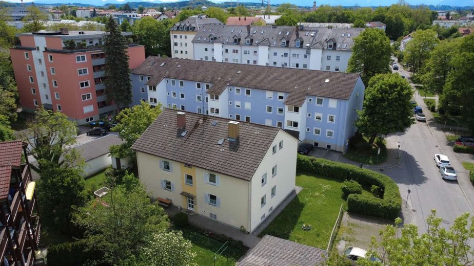 MFH in Weilheim mit 5 Einheiten, guter Vermietbarkeit und Entwicklungsperspektive – Außenansicht