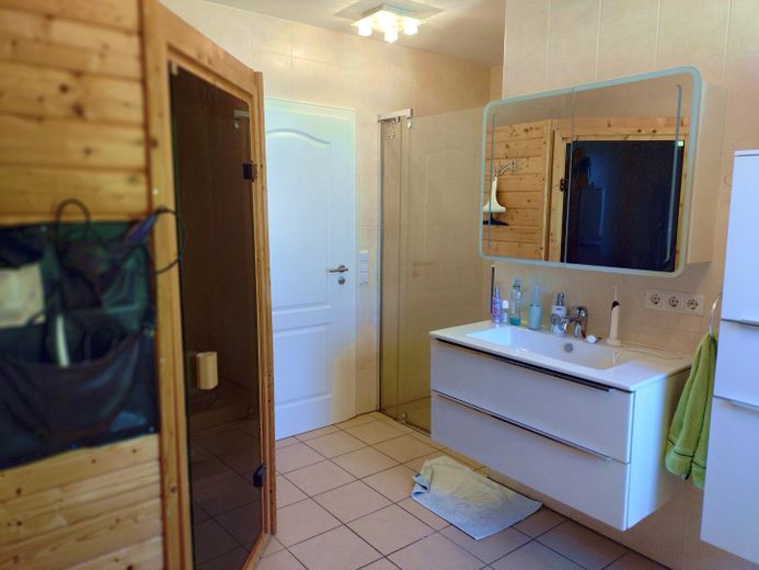 1. Badezimmer mit Sauna