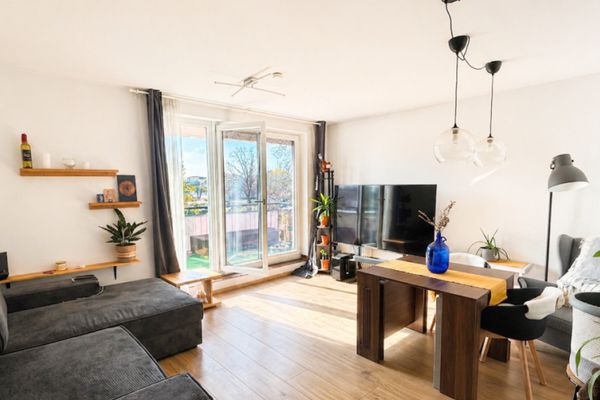 Punto forte all’ultimo piano con terrazza panoramica circostante e posto auto privato in autorimessa interrata