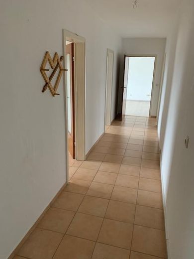 Luminoso piso de 3 habitaciones con cocina equipada, balcón y plaza de aparcamiento – Foto 4