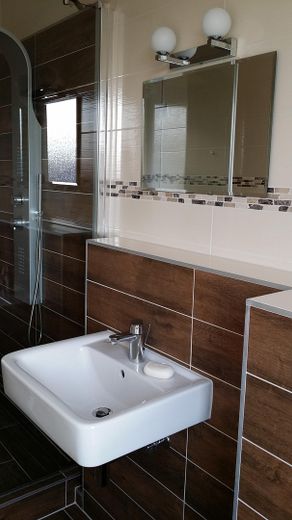 Appartamento di 1 locale completamente ristrutturato con cucina abitabile aspetta il nuovo proprietario! – Bad1