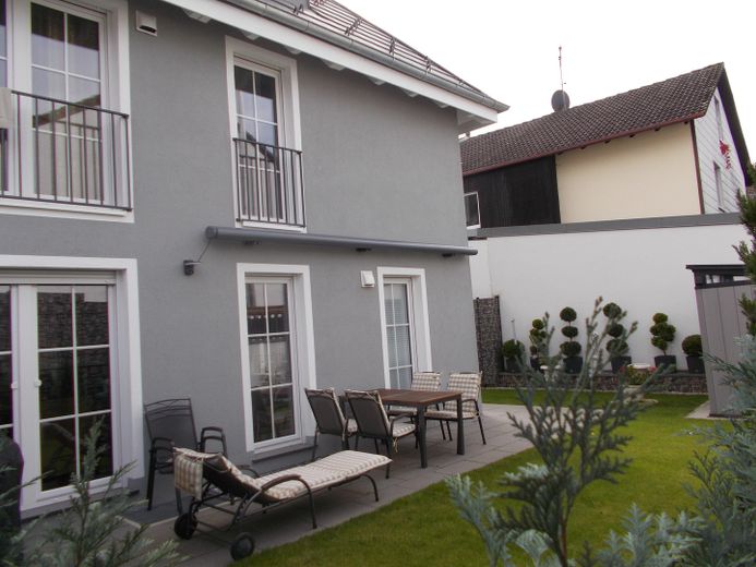 Haus mit Terrasse u. Garten