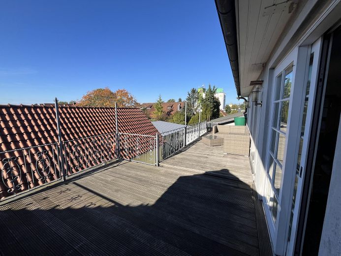Einzigartig DG-Wohnung im nur 2 OG. mit 30m² Dachterrasse & Kamin in Burgdorf-Kernstadt – Dachterrasse Süd-Westlich