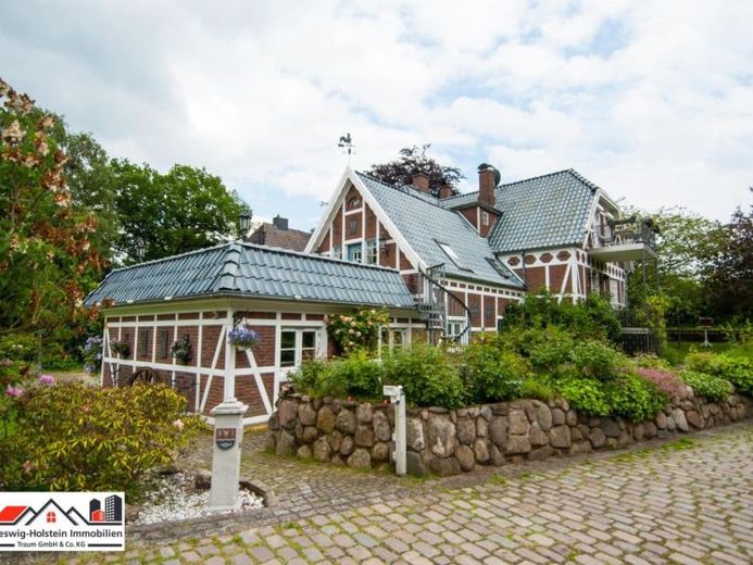 Single-family Frisian-style house in Schönkirchen, approx. 200 m² with right of residence – Foto 1
