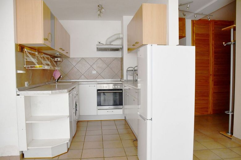 Sonnige 2-Zimmer-Eigentumswohnung mit Balkon und Pkw-Stellplatz in Büttelborn – praktische Einbauküche