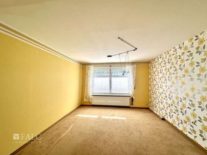 Einfamilienhaus mit Einliegerwohnung und Baugrundstück in zentraler Lage von Himmelpforten – Wohnzimmer EG