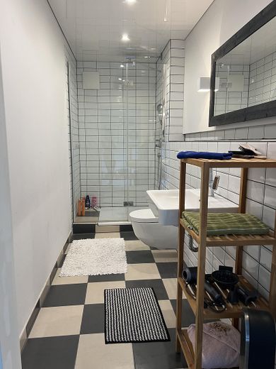 Badezimmer mit Dusche