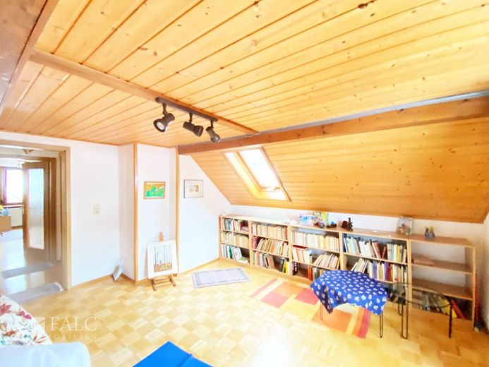 Mietkauf möglich: Mehrgenerationen-Haus in Möckers: 8 Zimmer, 2 Küchen, Nebengelass &amp; viel Platz – Kinderzimmer 1 OG