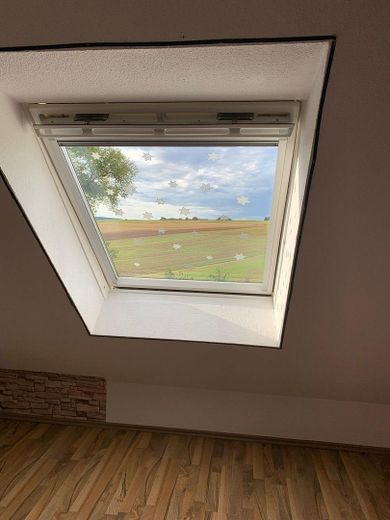 Schöne DHH am Ortsrand mit unverbautem Blick // 147qm Wohnfläche / 7 Zimmer / Einziehen & Wohlfühlen – Blick aus DG (Spitz)