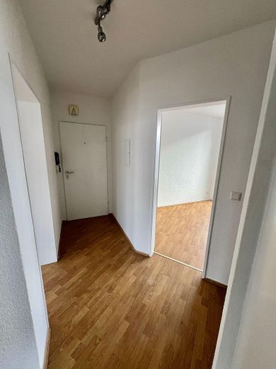 Helle 3-Zimmer-Wohnung mit Terrasse und Balkon auf 70 m²“ – Flur