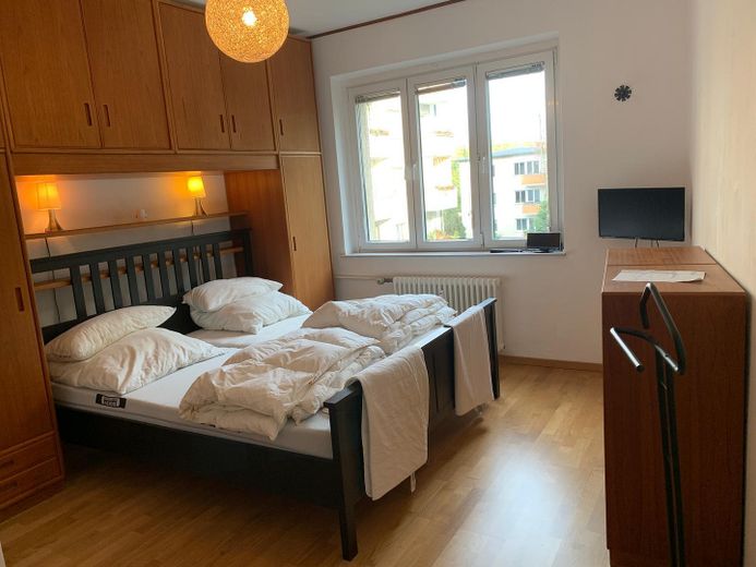 Möblierte 2-Zimmer-Wohnung mit Balkon und Aufzug – bezugsfrei & provisionsfrei – Schlafzimmer