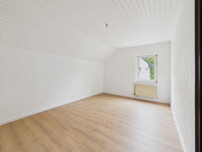 Provisionsfrei | Viel Platz für Familie, Wohnen & Arbeiten – Schlafzimmer OG