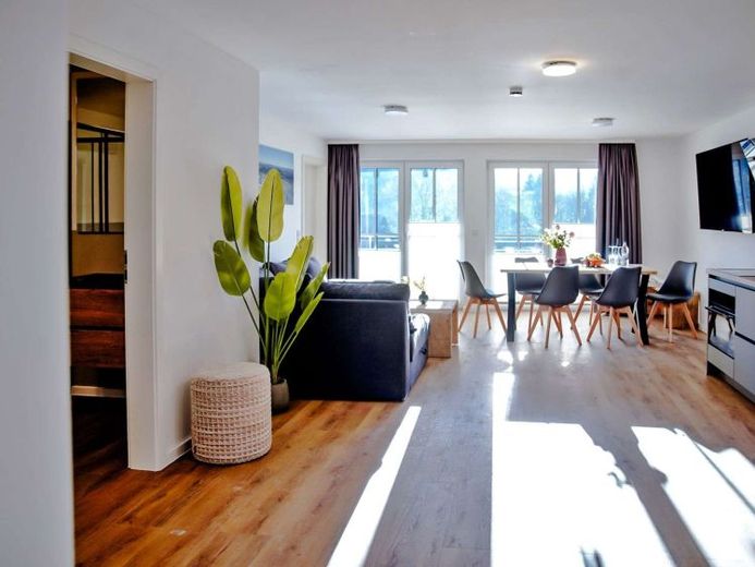 KFW70 Standard, Vermietung an Feriengäste gestattet, 2 Schlafzimmer, vollständige Design-Möblierung – Foto 1