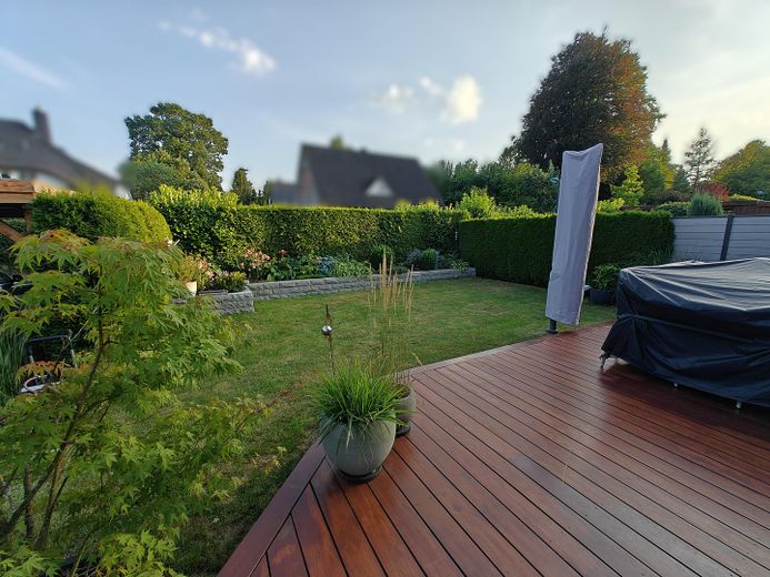 Gepflegte Doppelhaushälfte mit Einzelhauscharakter, EEK A und hochwertiger Ausstattung – Garten