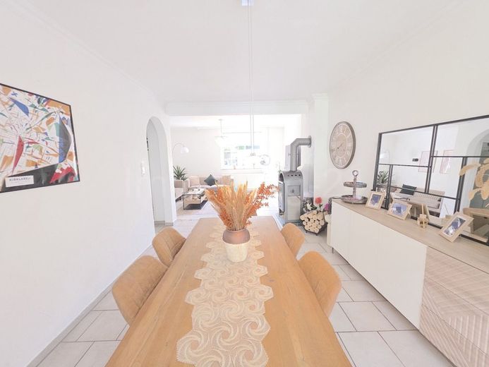 ++ MODERNISIERTES EINFAMILIENHAUS + SONNENTERRASSE + 2 GARAGEN IN RUHIGER LAGE!! ++ – ESSBEREICH